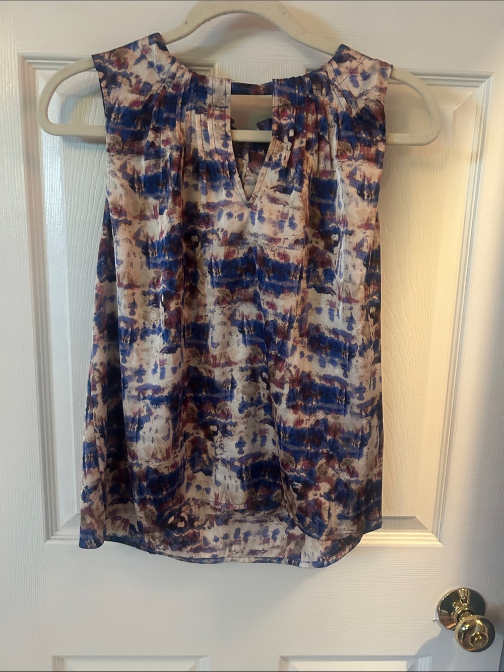 Evereve Sleeveless V-Neck Camisole in Blue and Brown Print